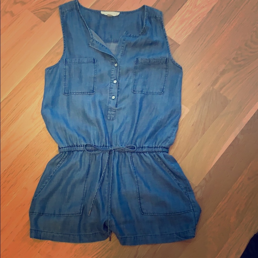 Size M Lovestitch chambray romper